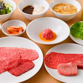 【ランチ限定コース】ワンドリンク付　上タン、クラシタ、中落ちカルビのサムギョプサルなど和牛を満喫。コースの〆には人気の、カレーか冷麺をお選びいただけます！　※ランチの営業は土日祝のみとなります。の画像