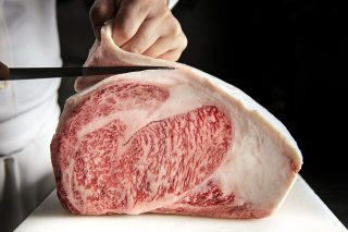 厳選した和牛と職人技光る丁寧な手仕事の画像