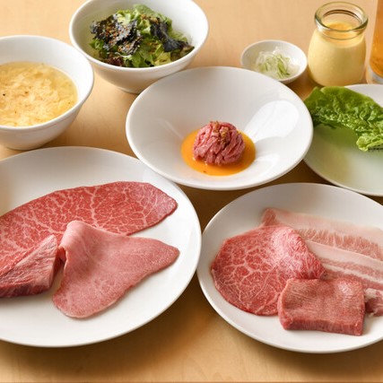 【ワンドリンク付◆ランチセットB】上タン、本日の特選、中落ちカルビのサムギョプサル、ユッケなど牛も豚も満喫《ご飯おかわり無料》※ランチの営業は土日祝のみとなります。の画像